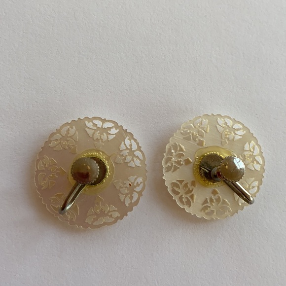 Vintage Carved Mother of Pearl Brooch & Earrings - Picture 9 of 14
